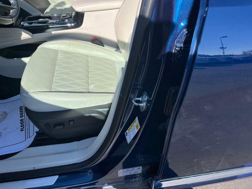 Used 2023 Buick Envision Avenir image 20