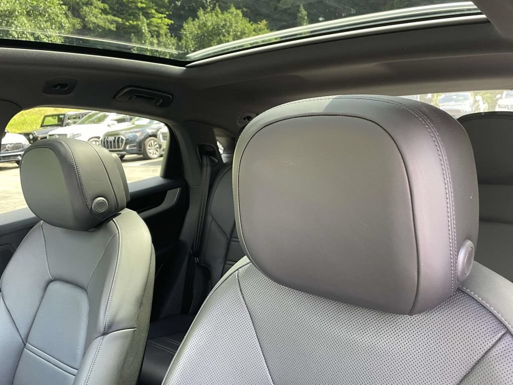 Used 2024 Porsche Cayenne Coupe AWD/4WD image 16