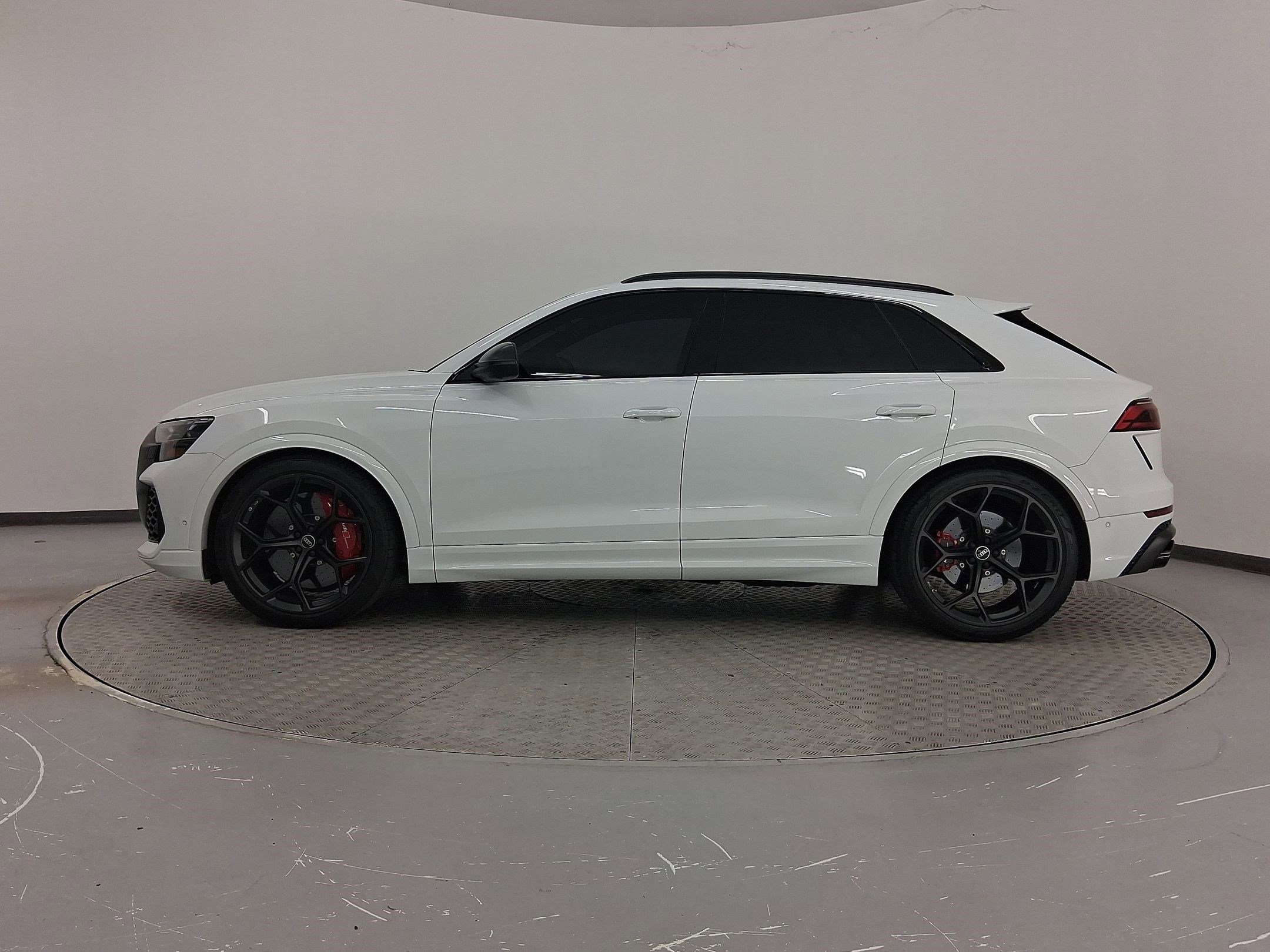 Used 2025 Audi RS Q8 performance image 2