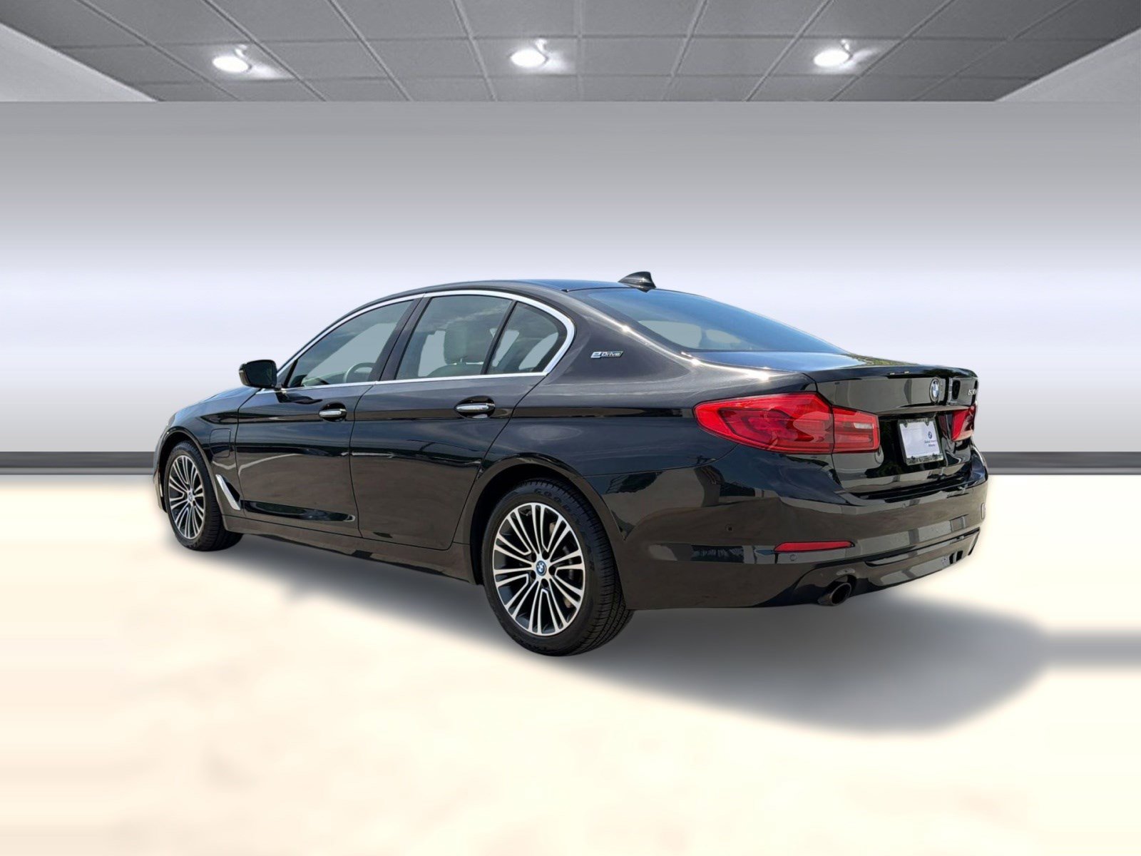 Used 2018 BMW 530e xDrive AWD/4WD image 3