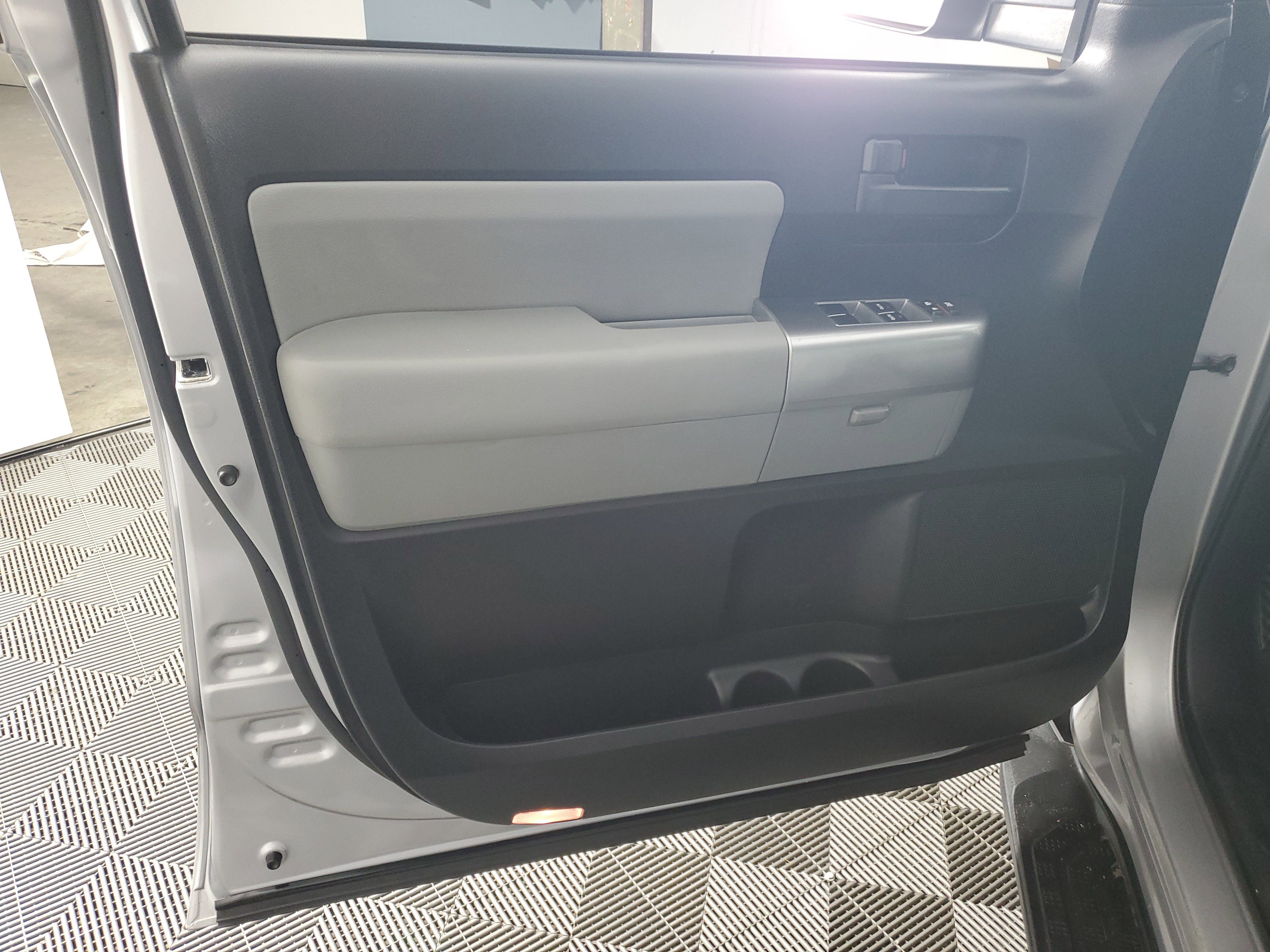 Used 2019 Toyota Sequoia SR5 AWD/4WD image 27