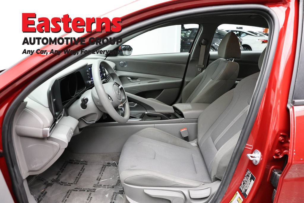 Used 2023 Hyundai Elantra SE FWD image 14