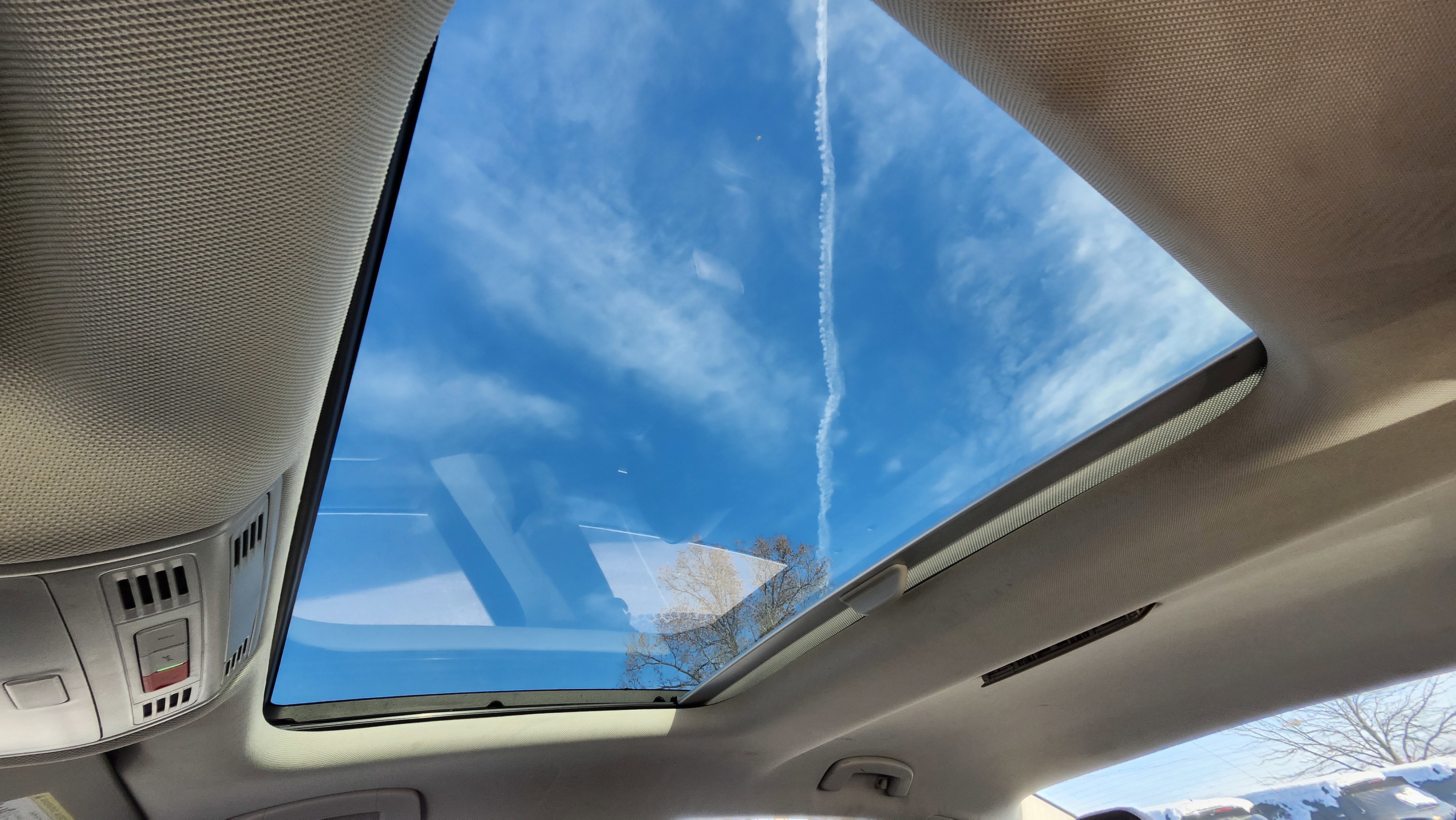 Used 2021 Volkswagen Jetta SE w/ SE Cold Weather Package image 2