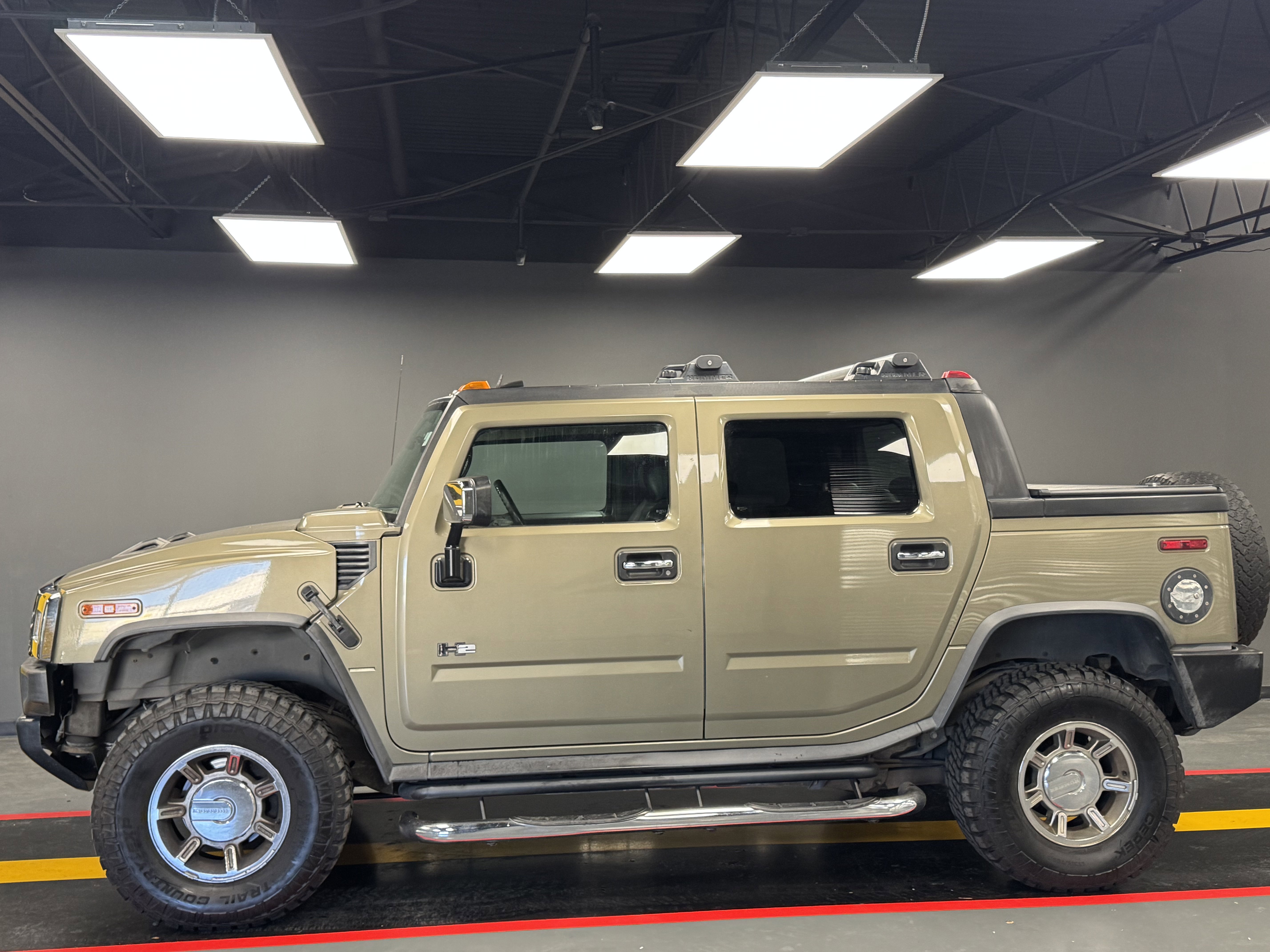 Used 2005 HUMMER H2 SUT w/ Preferred Equipment Group image 10