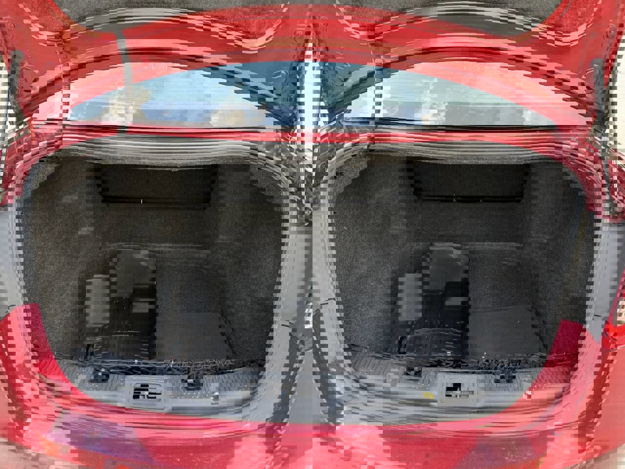 Used 2016 Ford Taurus SEL image 4