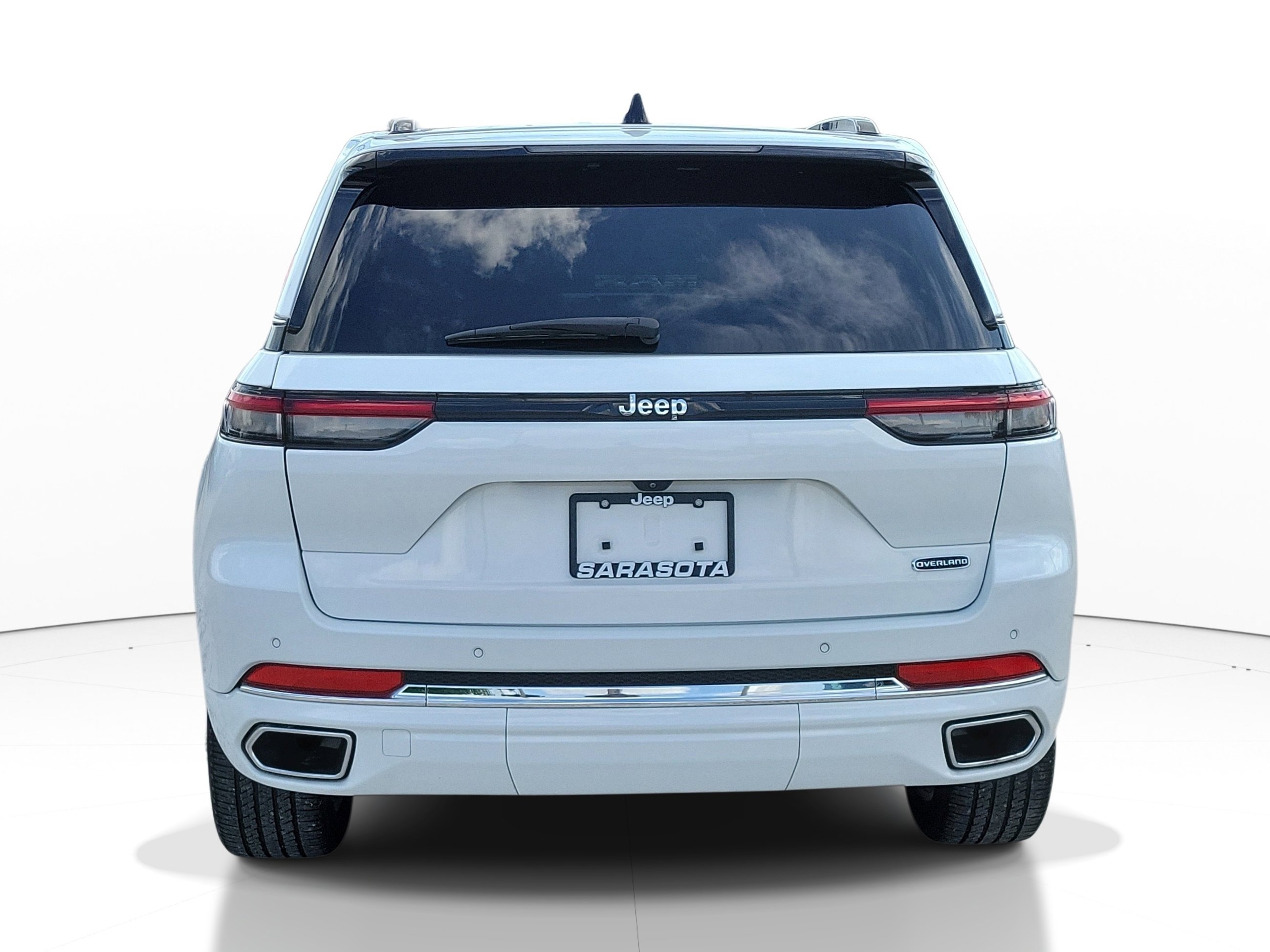 Used 2023 Jeep Grand Cherokee Overland w/ Trailer Tow Prep Group (B) RWD image 5