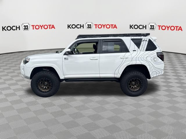 Used 2022 Toyota 4Runner SR5 Premium w/ Moonroof Package AWD/4WD image 4