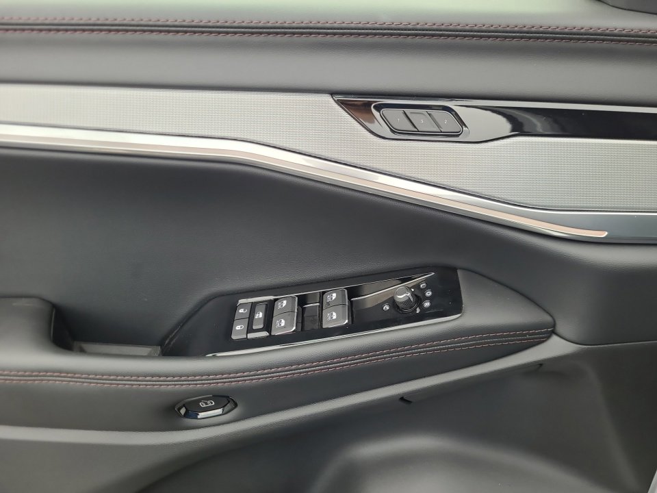 New 2025 Jeep Wagoneer Launch Edition image 32