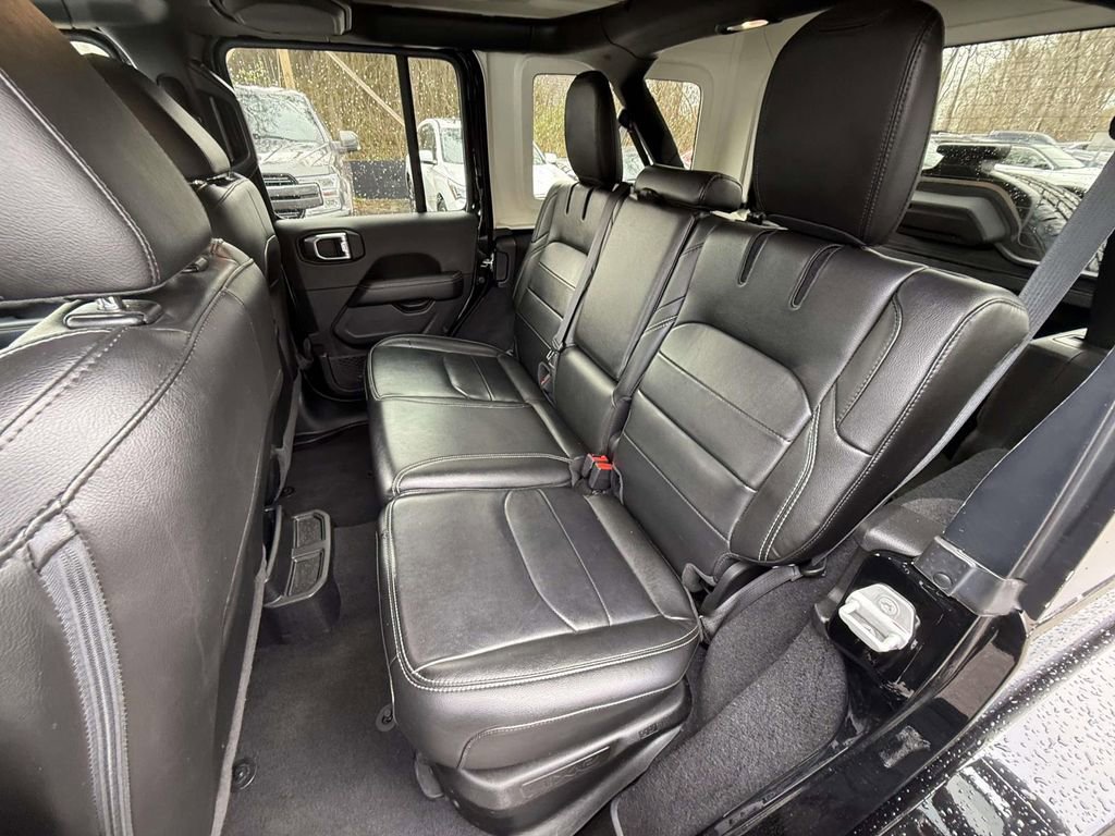 Used 2023 Jeep Wrangler Unlimited Sahara AWD/4WD image 13