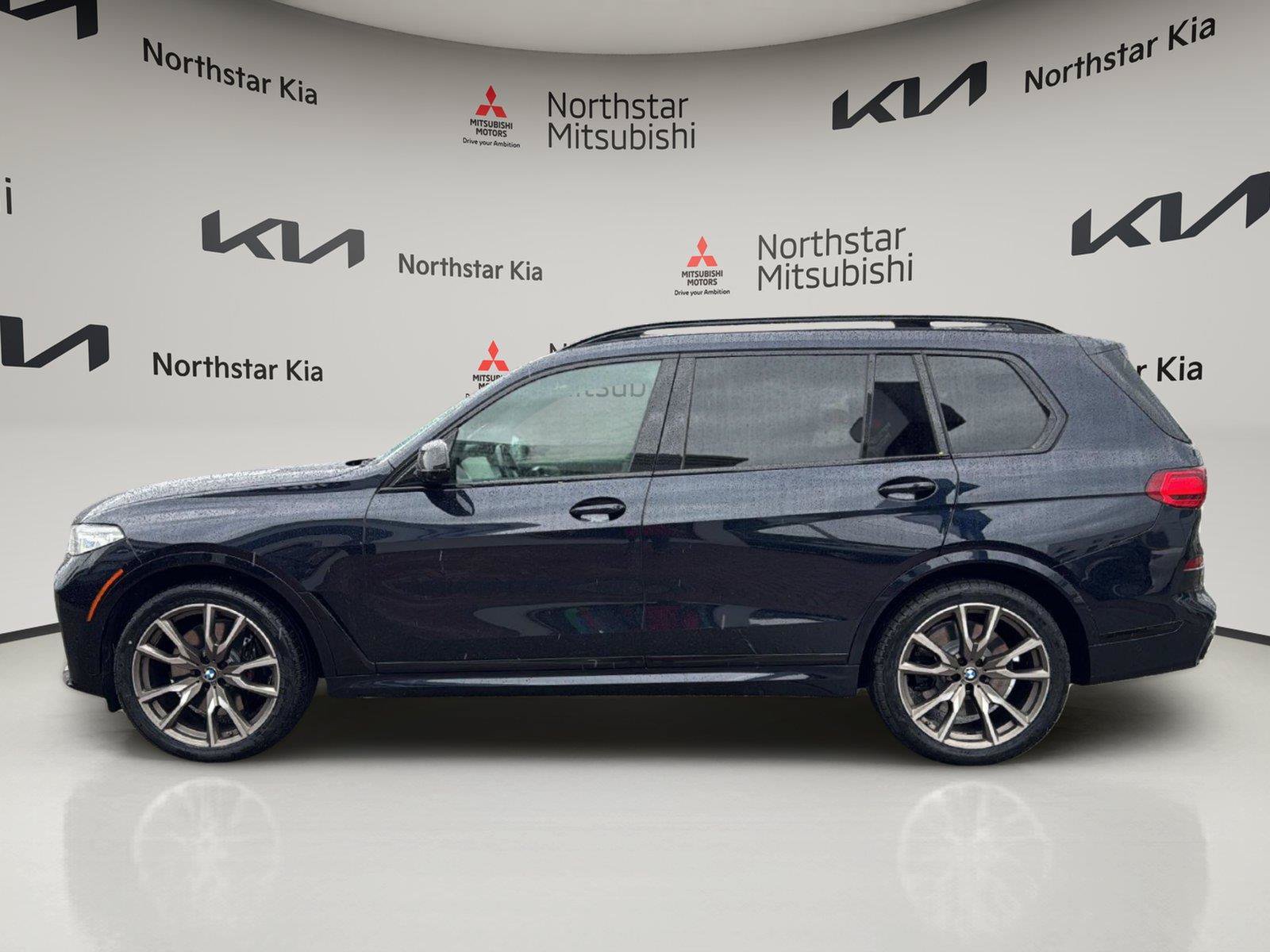Used 2022 BMW X7 M50i AWD/4WD image 3