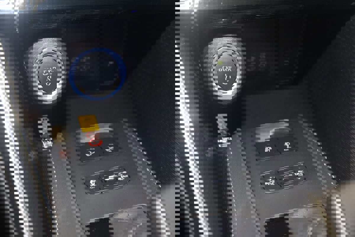 Used 2023 Toyota Venza Limited image 25