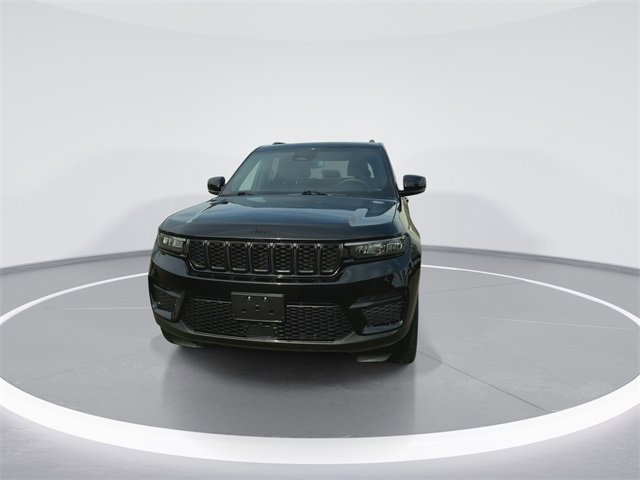 Used 2023 Jeep Grand Cherokee Altitude image 3