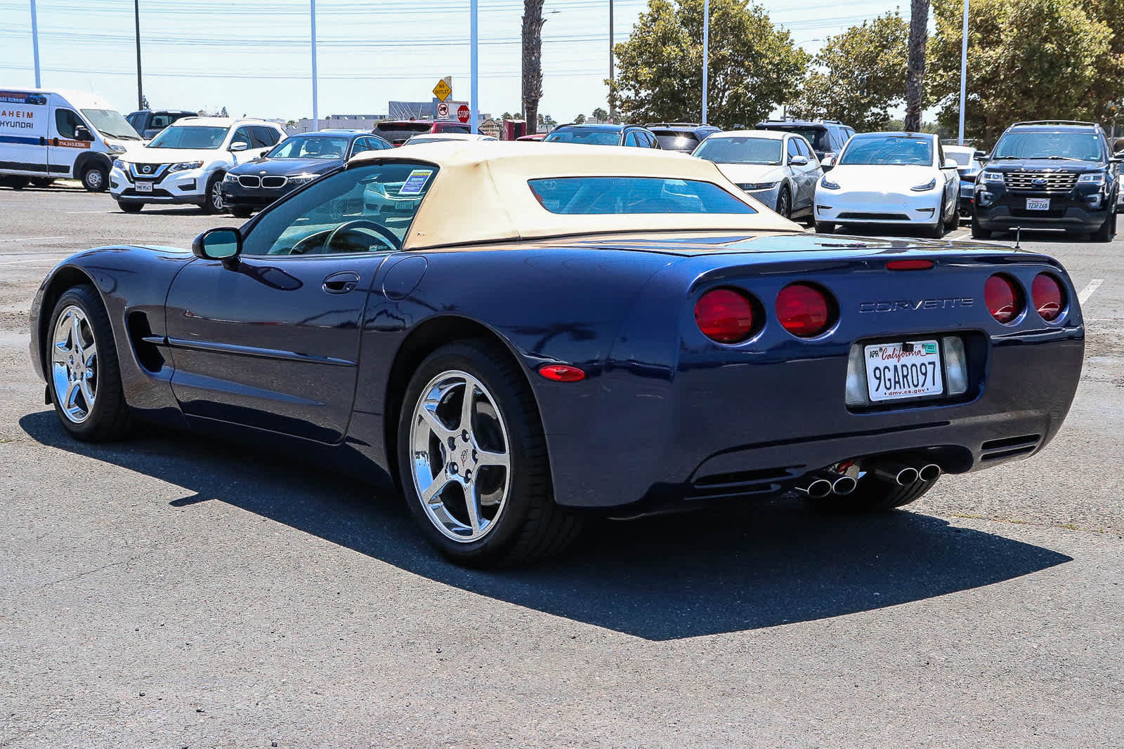 Used 2001 Chevrolet Corvette Convertible w/ Preferred Equipment Group2 RWD image 11