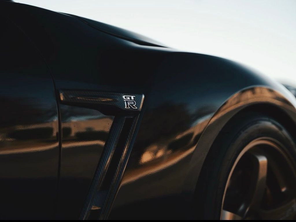 Used 2019 Nissan GT-R Premium w/ Premium Interior Package image 23