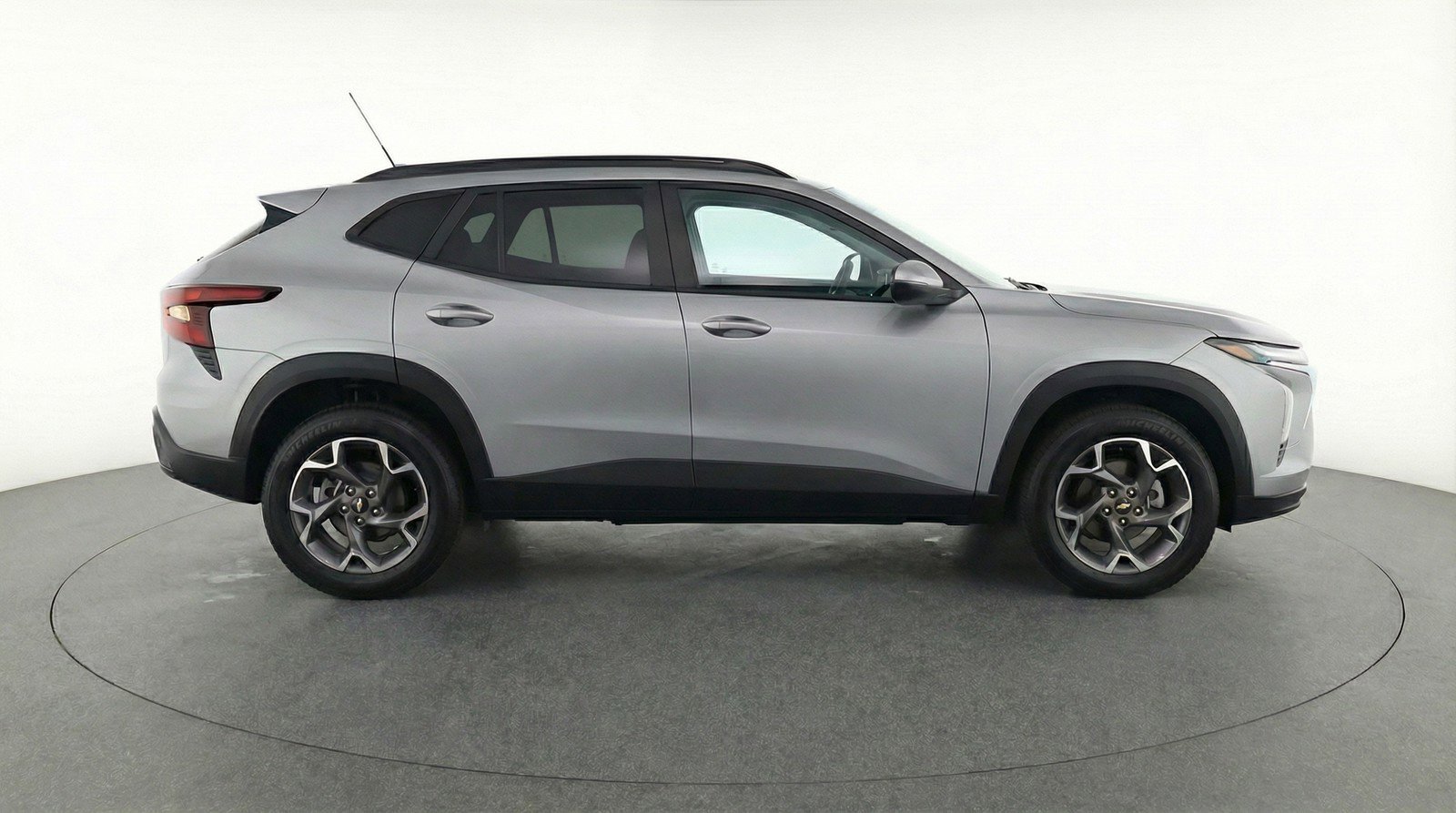 Used 2025 Chevrolet Trax LT FWD image 11