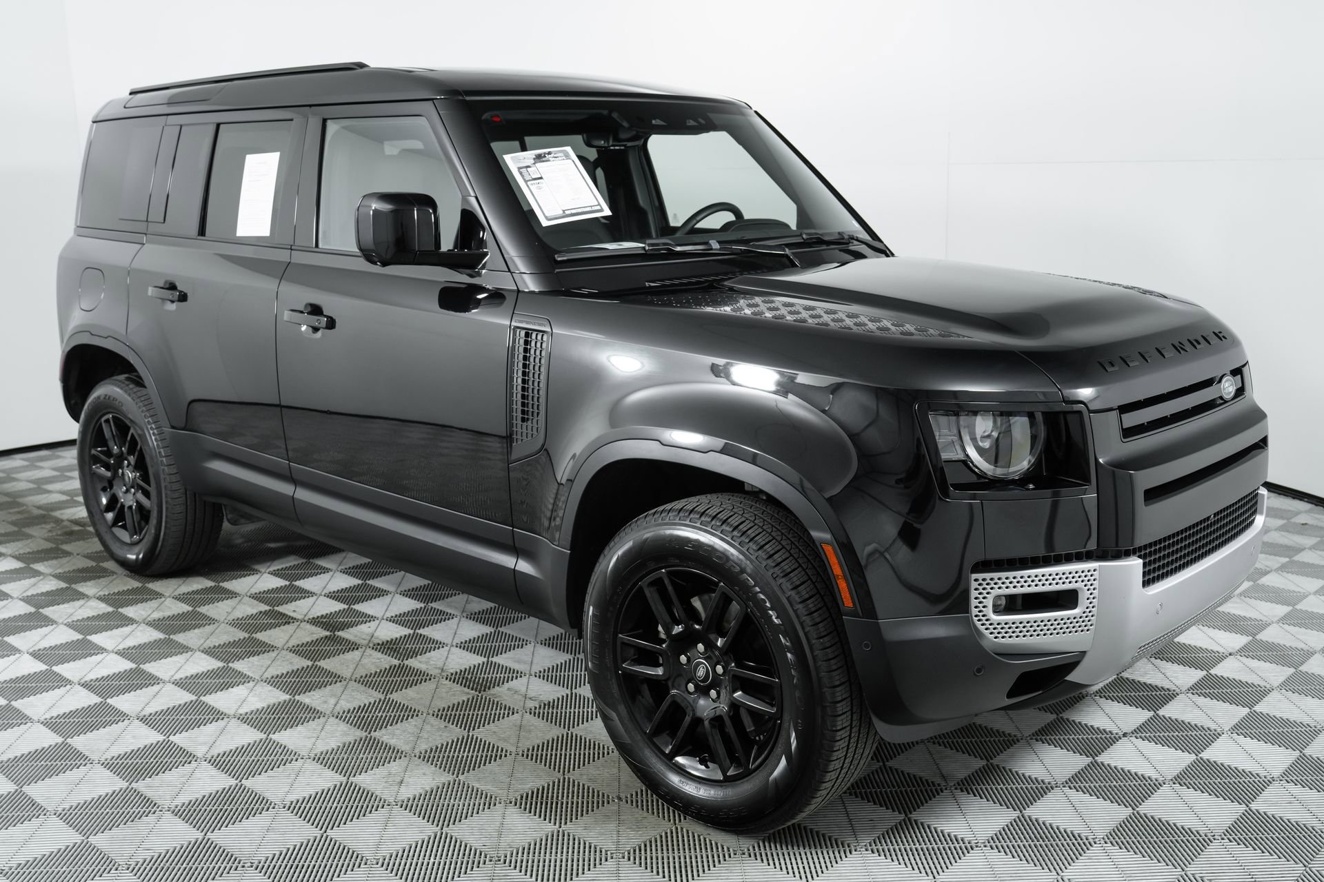 Used 2025 Land Rover Defender 110 S image 64