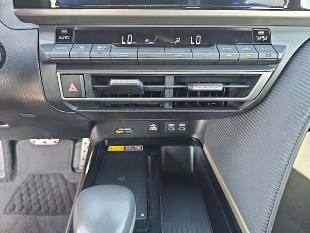 Used 2025 Toyota Camry SE image 28