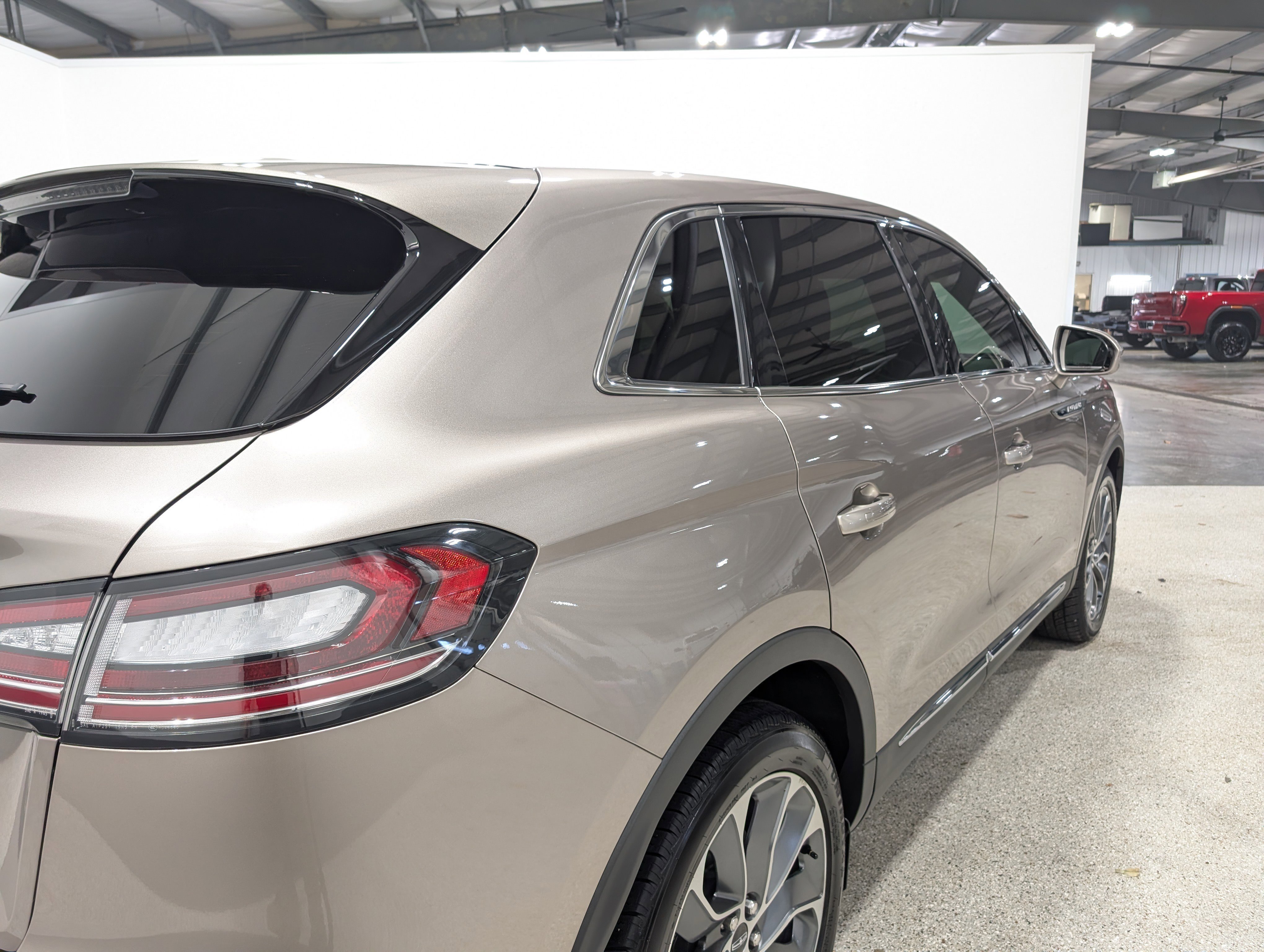 Used 2021 Lincoln Nautilus Reserve w/ Cargo Utility Package image 3