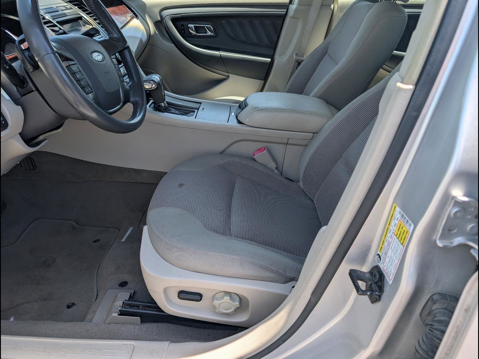 Used 2010 Ford Taurus SEL AWD/4WD image 10