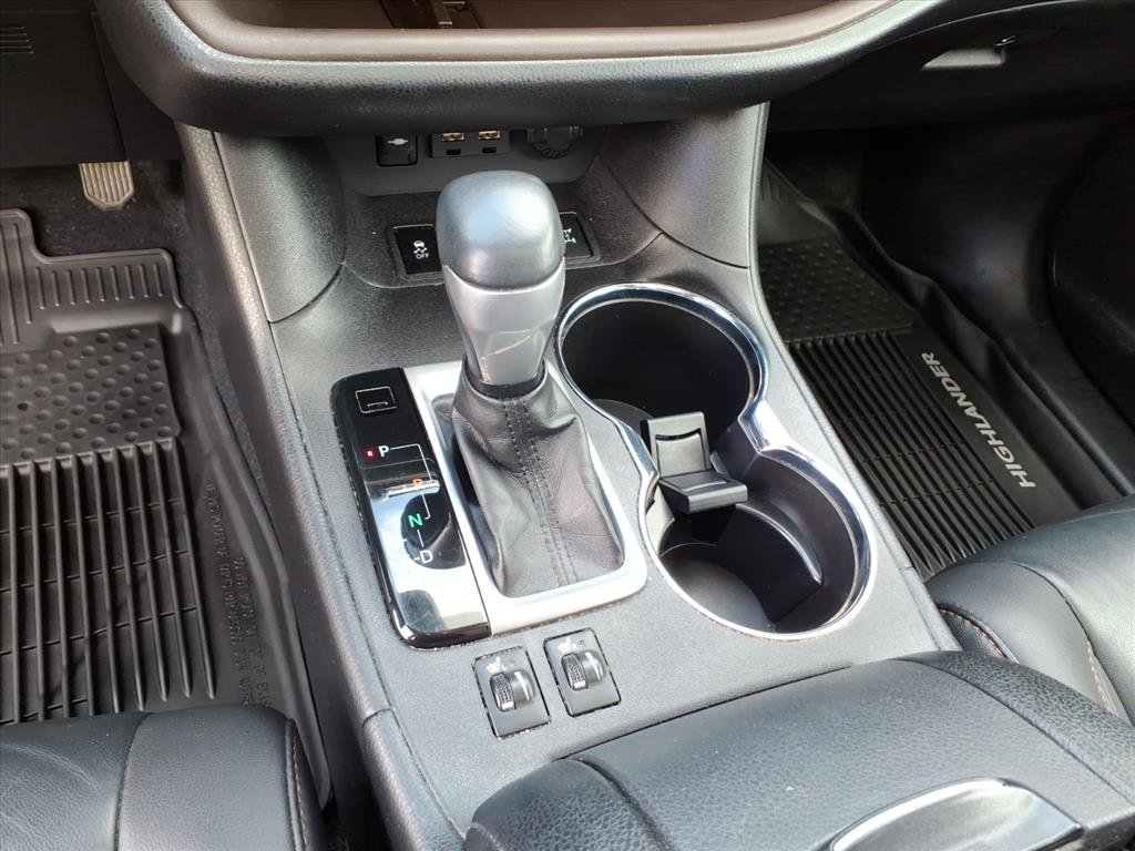Used 2019 Toyota Highlander XLE AWD/4WD image 13