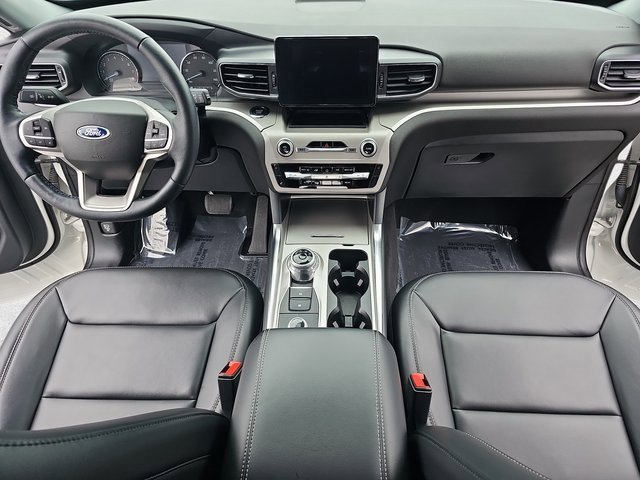 Used 2022 Ford Explorer XLT w/ Equipment Group 202A image 9