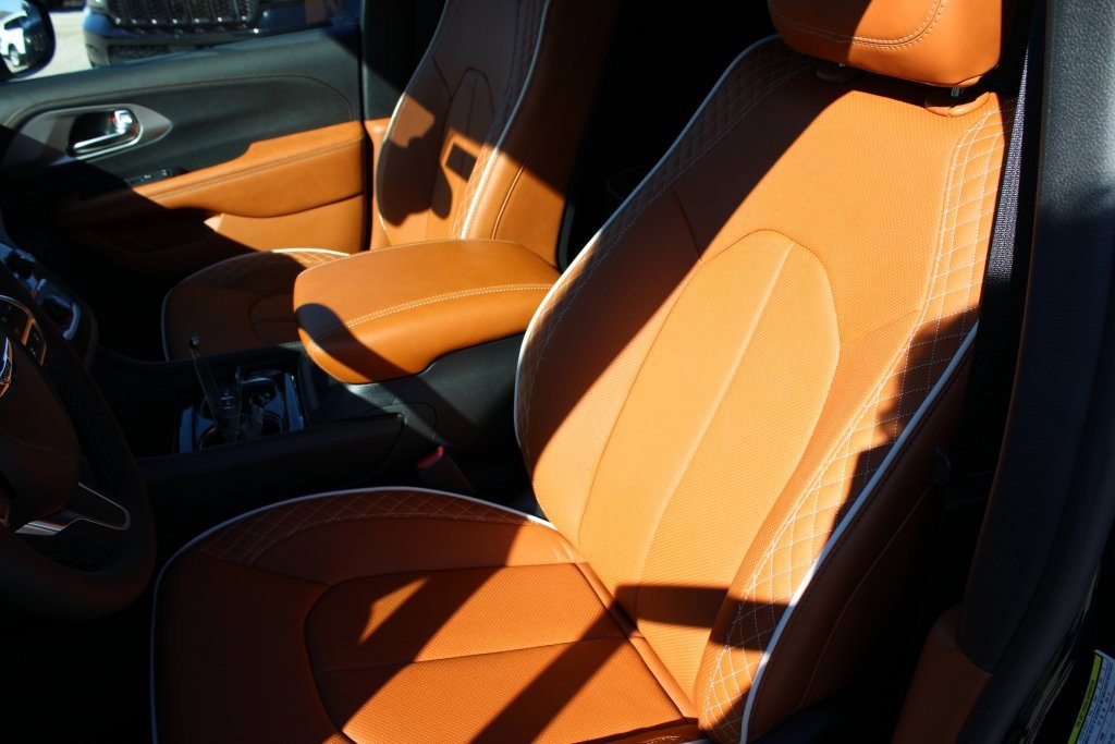 New 2026 Chrysler Pacifica Pinnacle image 25