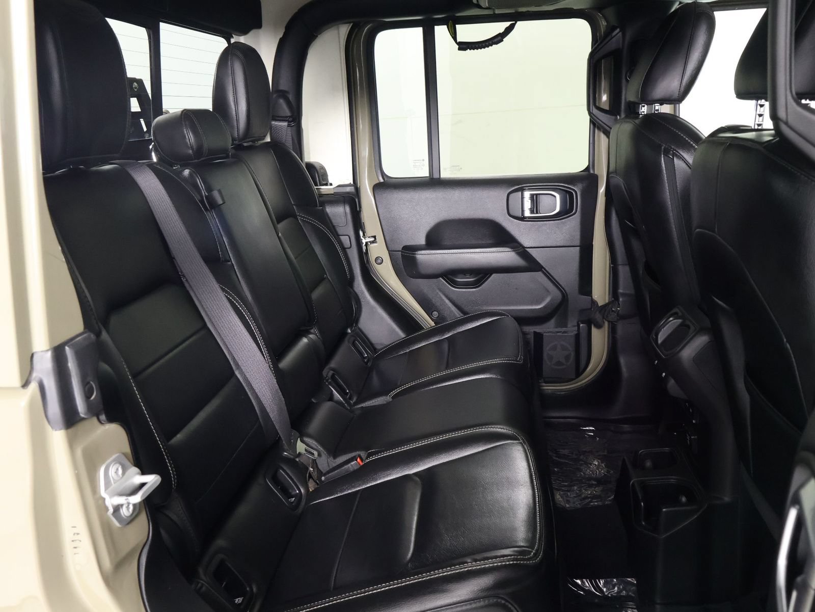 Used 2020 Jeep Gladiator Overland AWD/4WD image 32