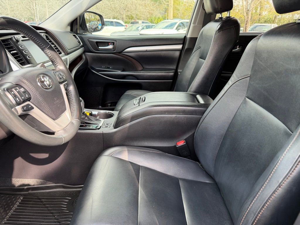 Used 2019 Toyota Highlander XLE image 22