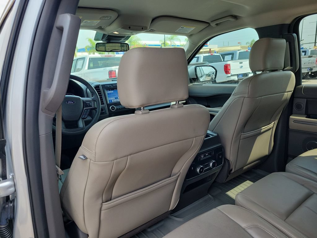 Used 2018 Ford Expedition XLT w/ Equipment Group 202A RWD image 12