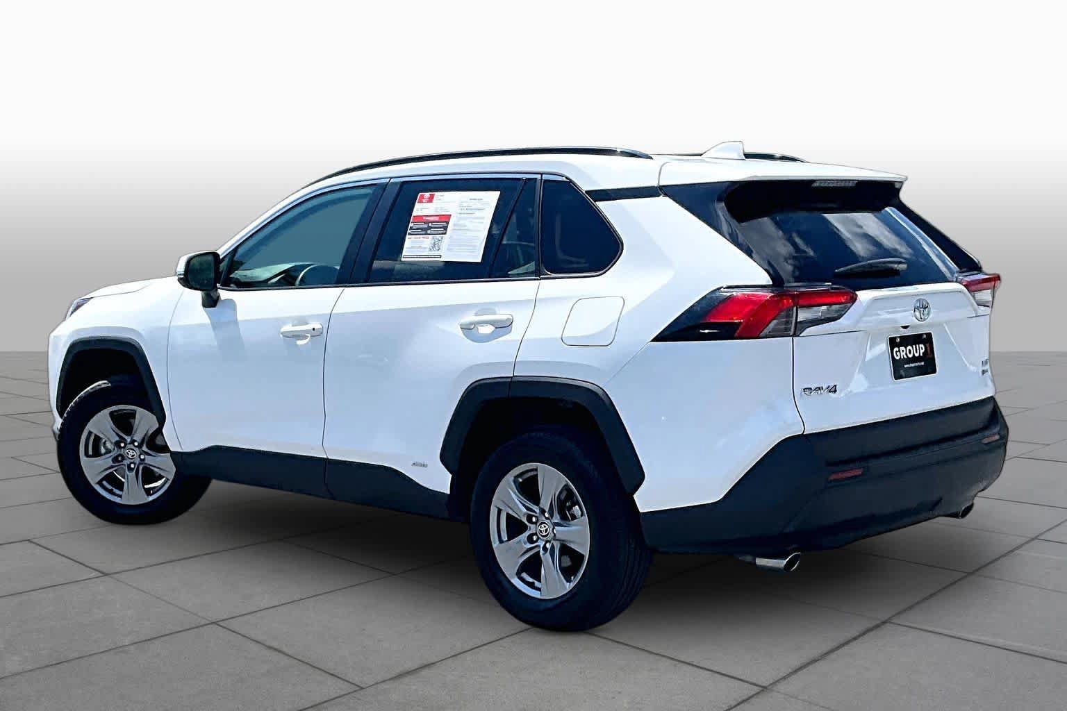 Used 2025 Toyota RAV4 XLE AWD/4WD image 12