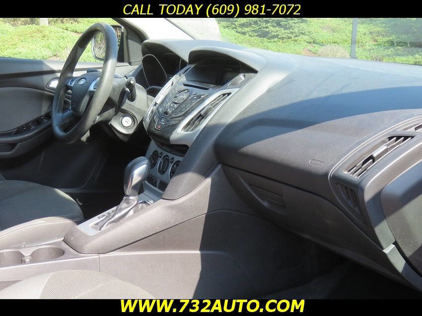 Used 2014 Ford Focus SE FWD image 6