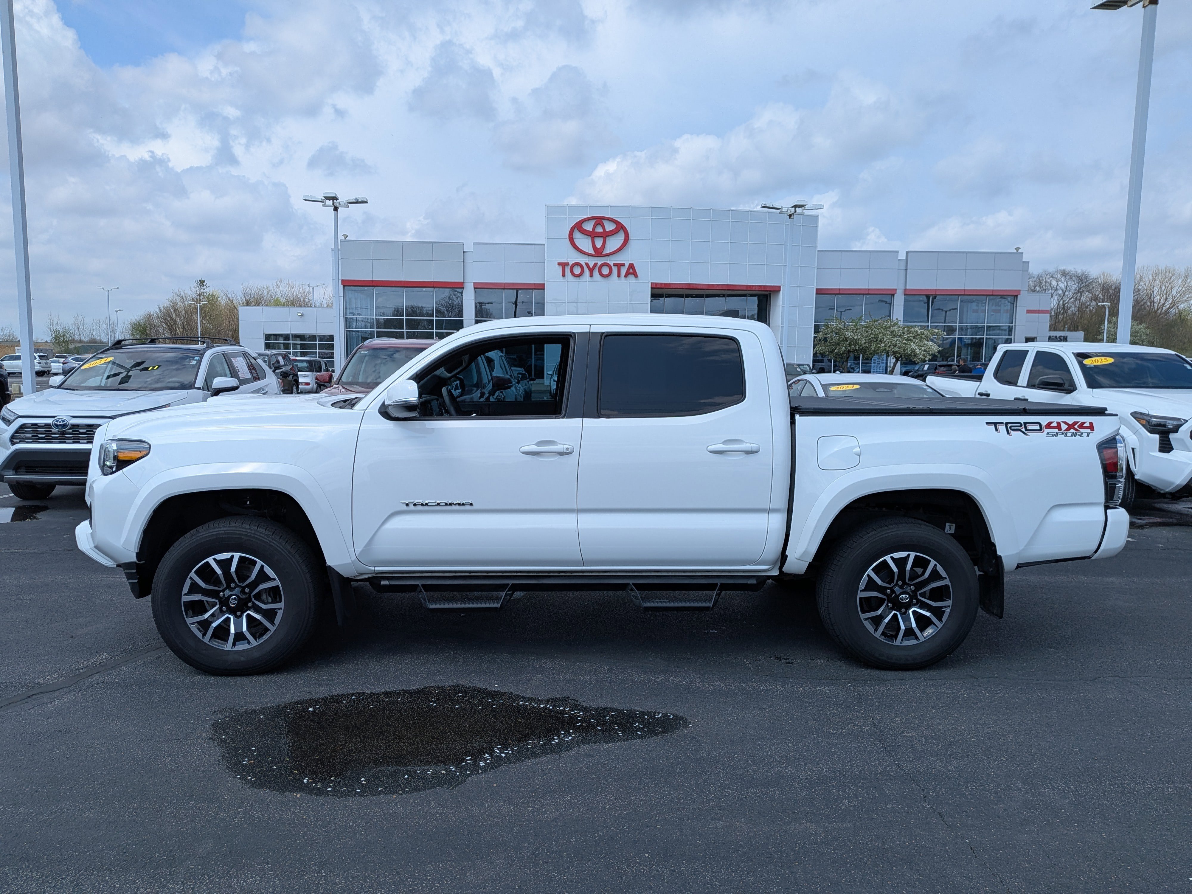 Used 2021 Toyota Tacoma TRD Sport w/ TRD Premium Sport Package image 5