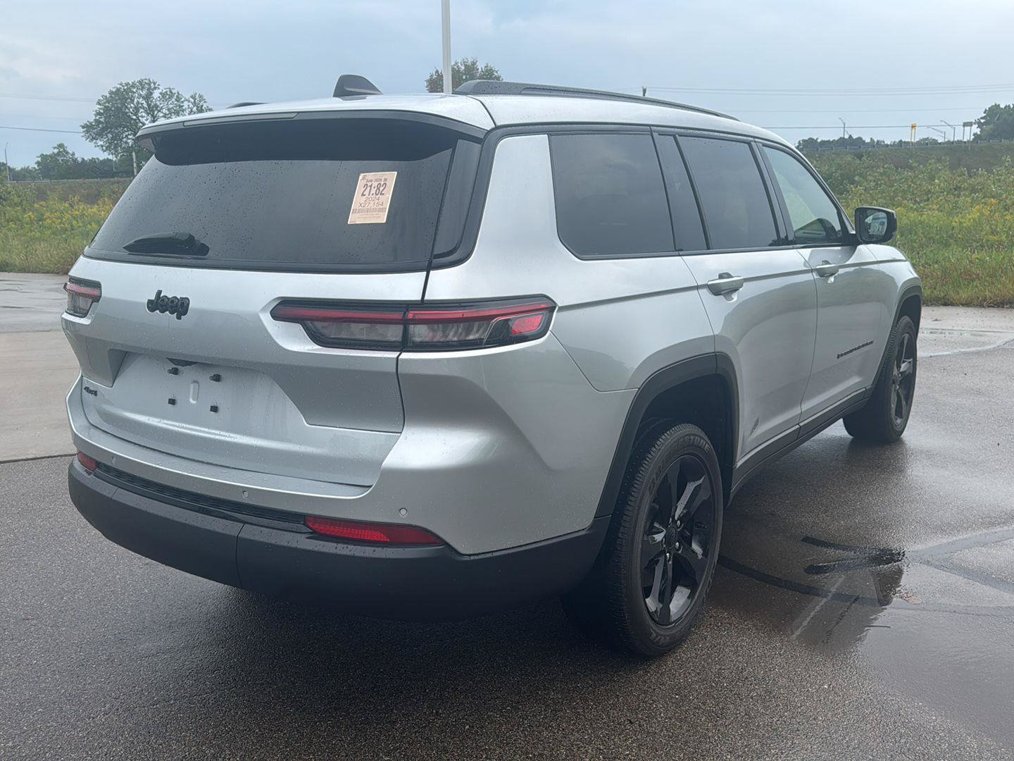 Used 2024 Jeep Grand Cherokee L Laredo AWD/4WD image 5