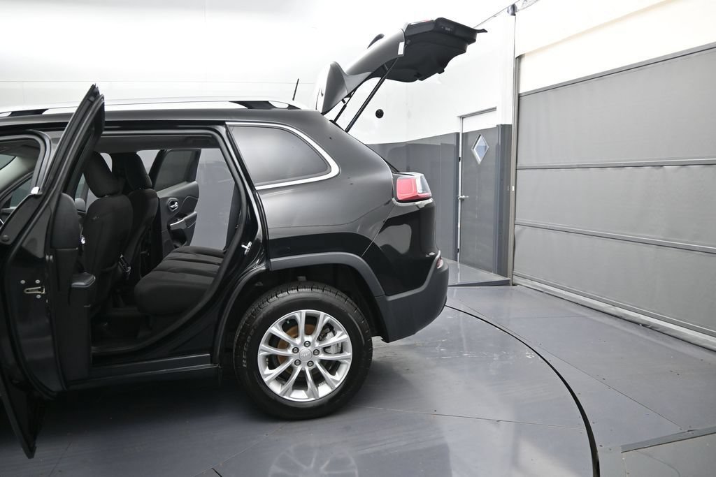 Used 2019 Jeep Cherokee Latitude w/ Popular Appearance Group FWD image 12