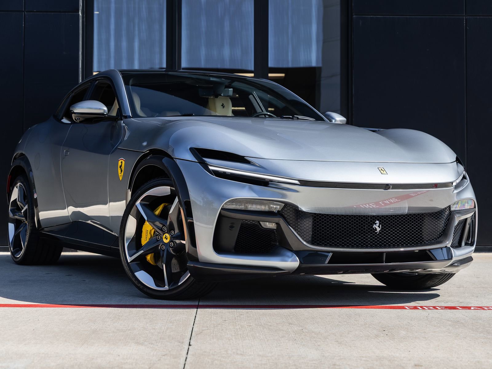 Used 2025 Ferrari Purosangue AWD/4WD image 2