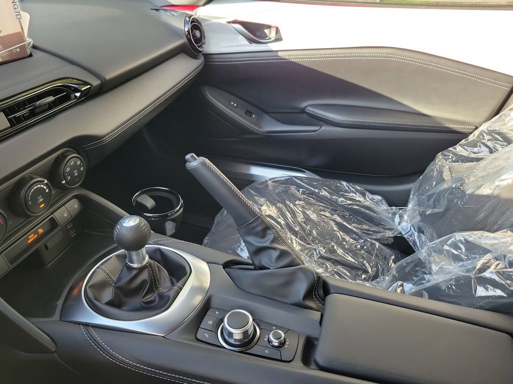 New 2026 MAZDA MX-5 Miata Club w/ Interior Package RWD image 32