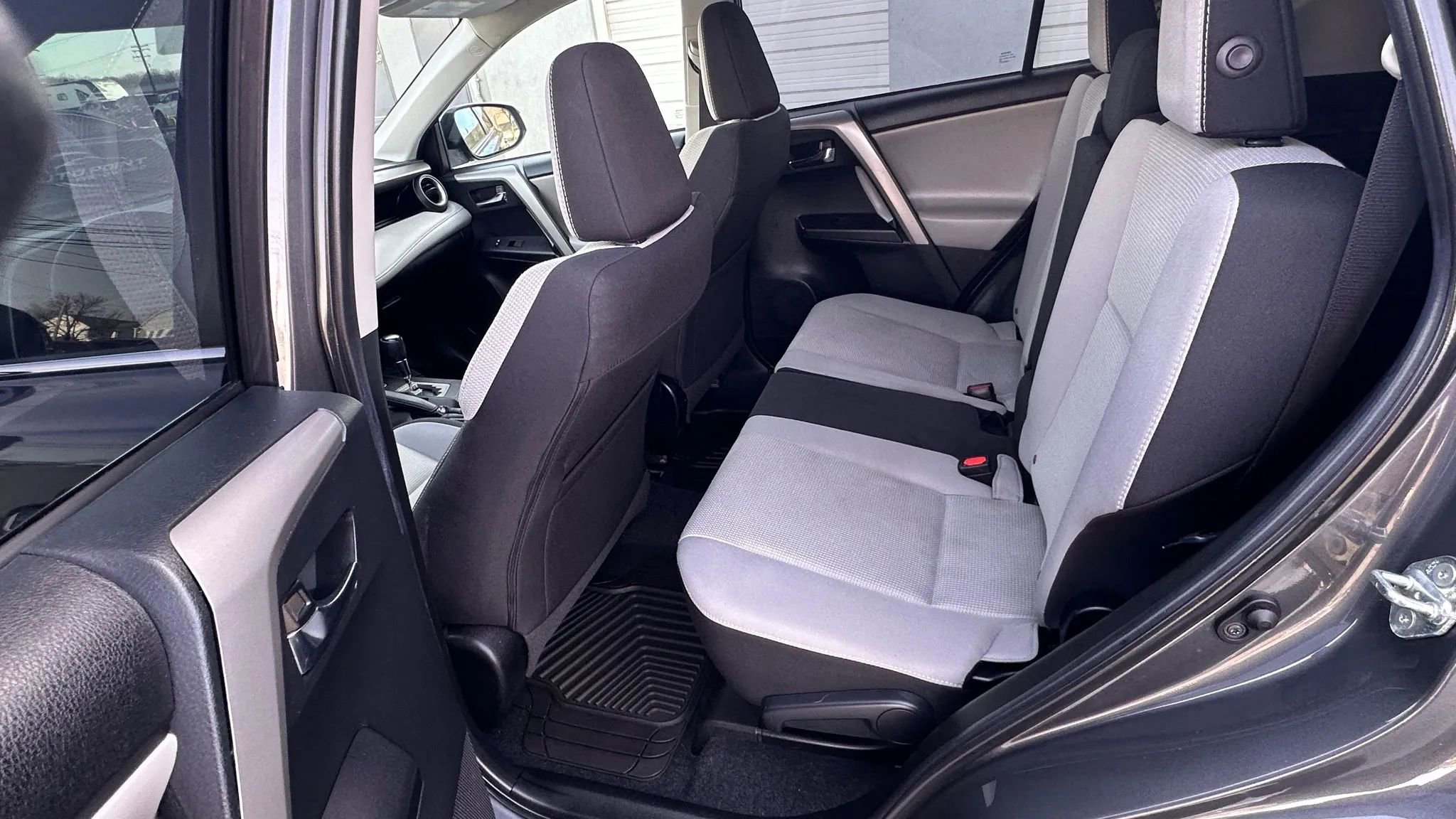 Used 2018 Toyota RAV4 XLE image 12