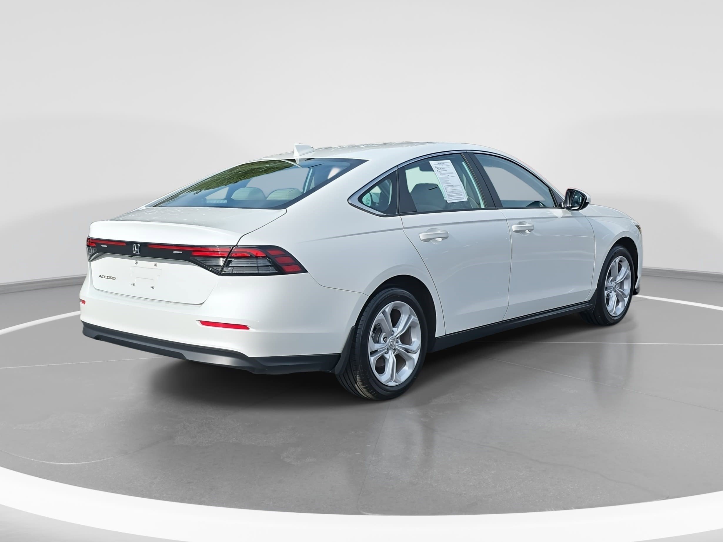 Certified 2025 Honda Accord LX image 5