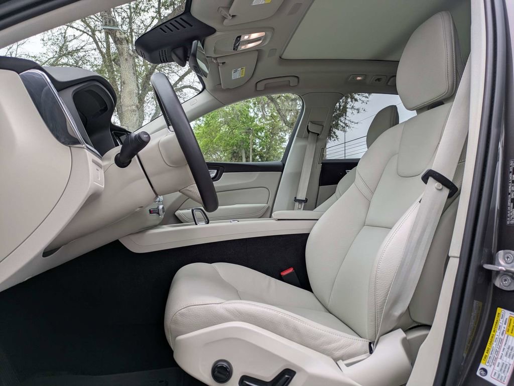 Certified 2024 Volvo XC60 B5 Plus w/ Protection Package Premier AWD/4WD image 2
