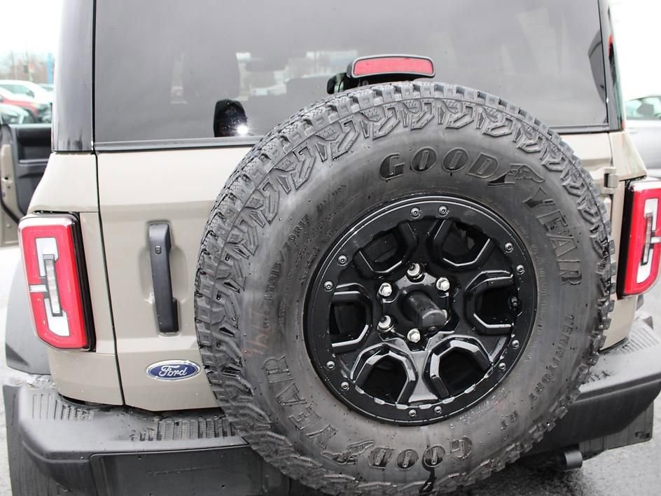 Used 2025 Ford Bronco Badlands image 19