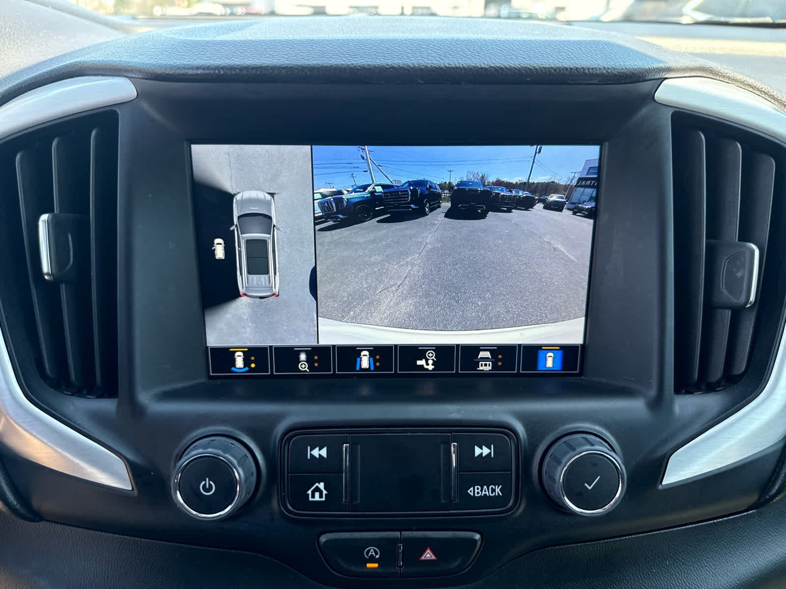Certified 2022 GMC Terrain SLT w/ Tech Package AWD/4WD image 18