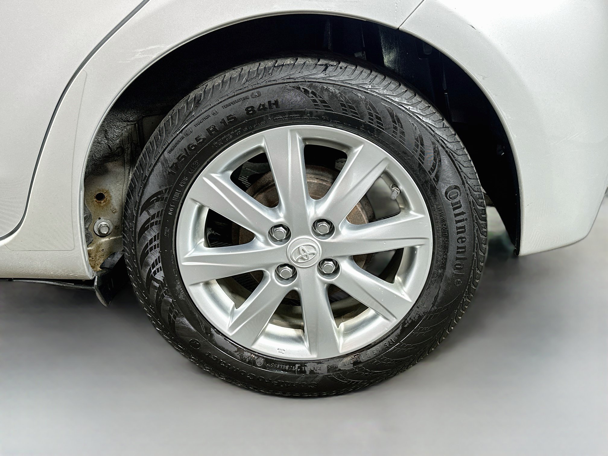Used 2015 Toyota Yaris LE FWD image 27
