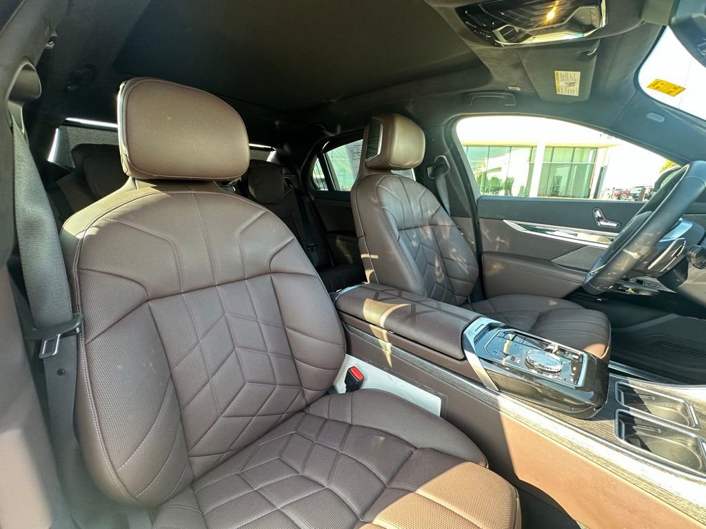Certified 2025 BMW 760i xDrive w/ Luxury Rear Seating Package image 29
