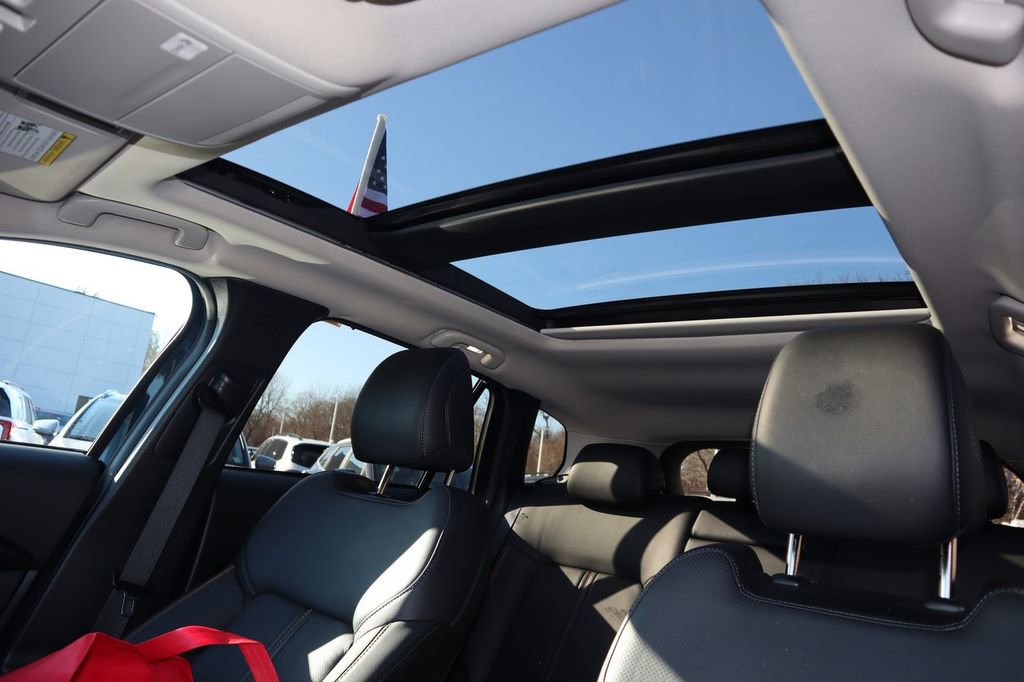 Used 2025 MAZDA CX-50 AWD 2.5 Hybrid w/ Premium Pkg image 17