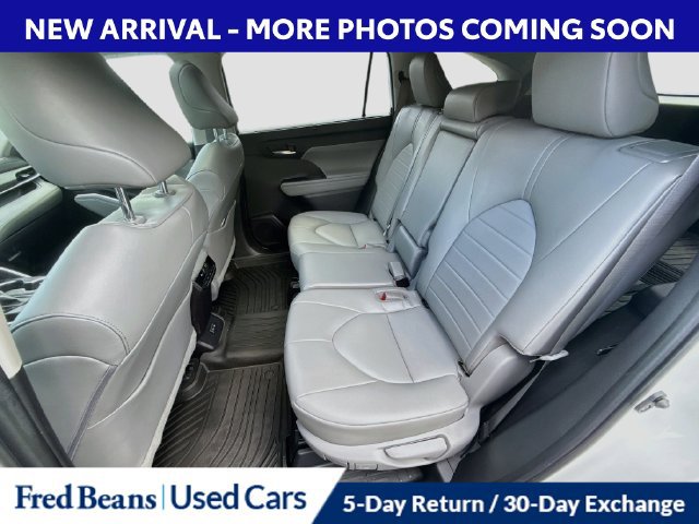 Used 2022 Toyota Highlander XLE AWD/4WD image 31