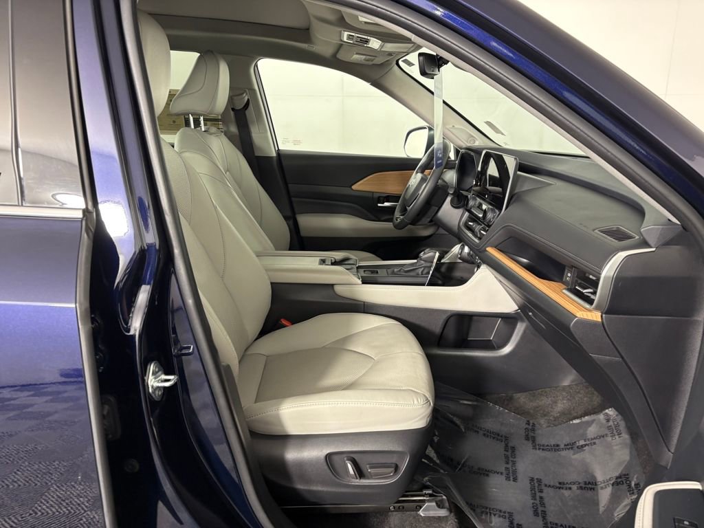 Used 2024 Toyota Grand Highlander Limited image 40