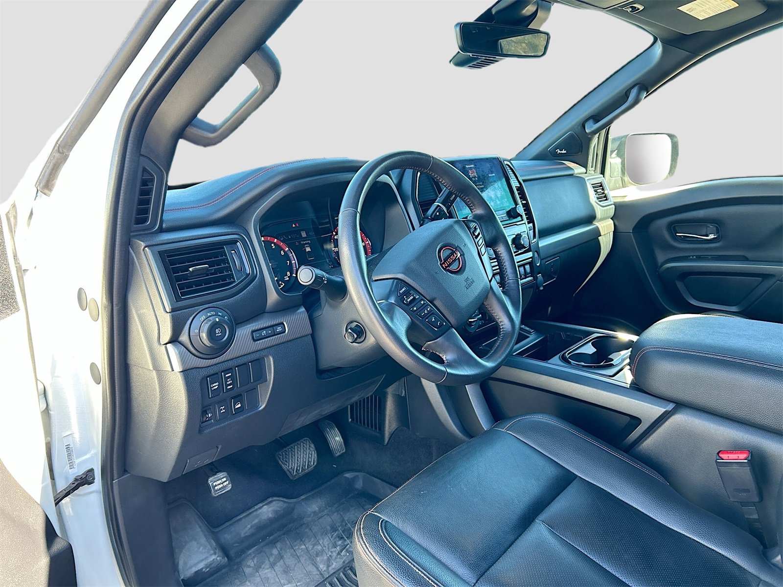 Used 2023 Nissan Titan PRO-4X w/ Pro-4x Convenience Package image 9