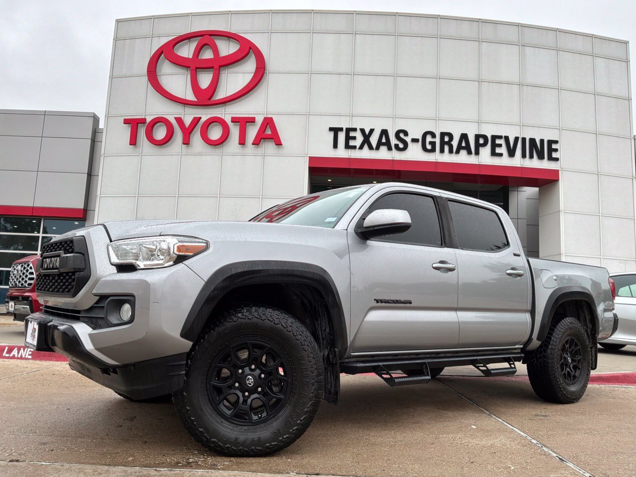 Used 2021 Toyota Tacoma SR5 RWD image 2