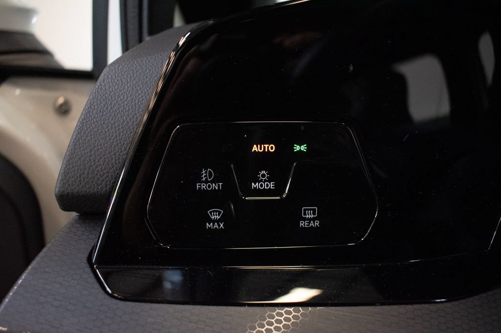 Used 2024 Volkswagen GTI SE FWD image 19