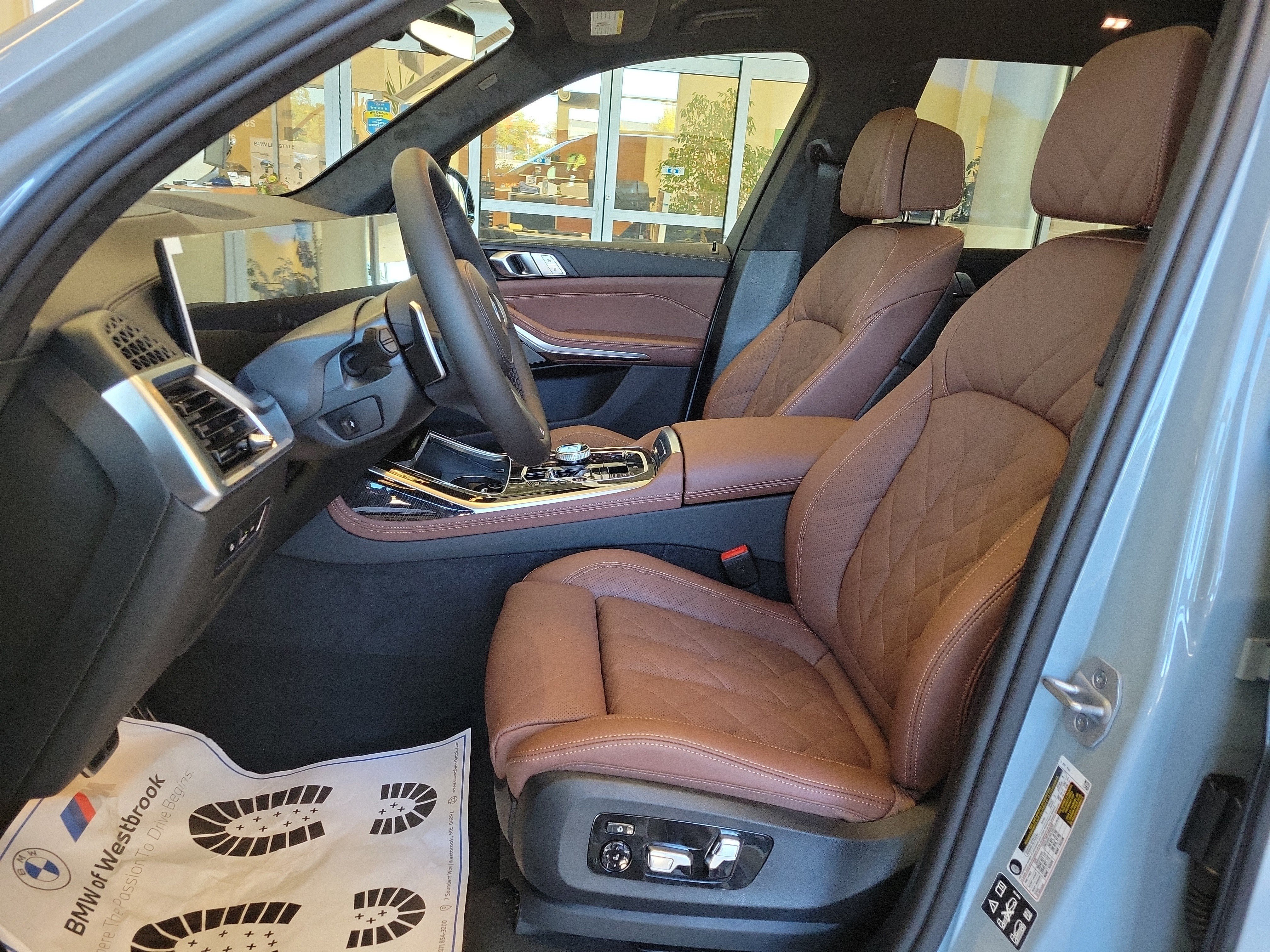 New 2027 BMW X7 xDrive40i w/ M Sport Package AWD/4WD image 3